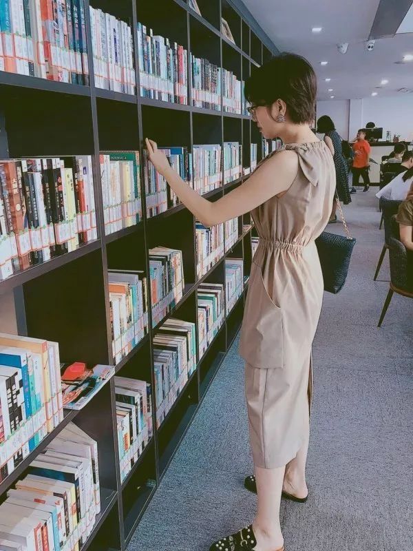 可儿胖了还敢这么穿，没有景甜这腿不敢揽这鞋!