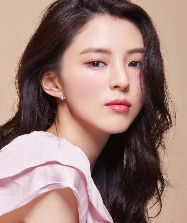  『这款』解析女星眼线画法，调整眼型、制造无辜感，这款LISA御用