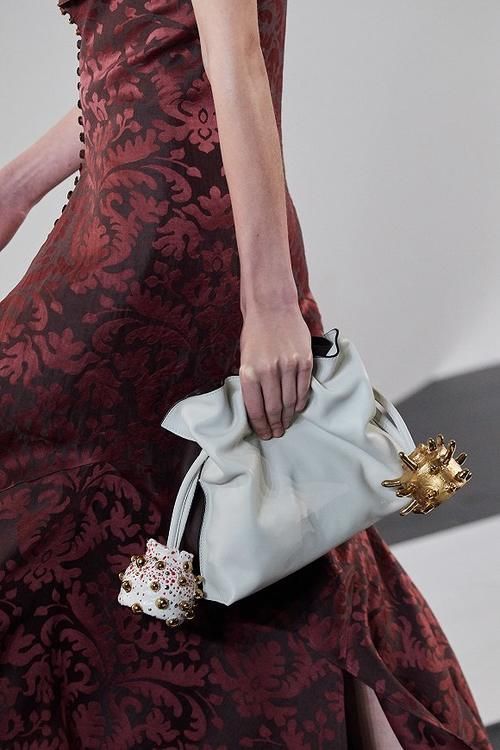  「宜家」是日美好事物宜家和必胜客合作肉丸披萨，LOEWE从日本陶瓷得灵感推新系列