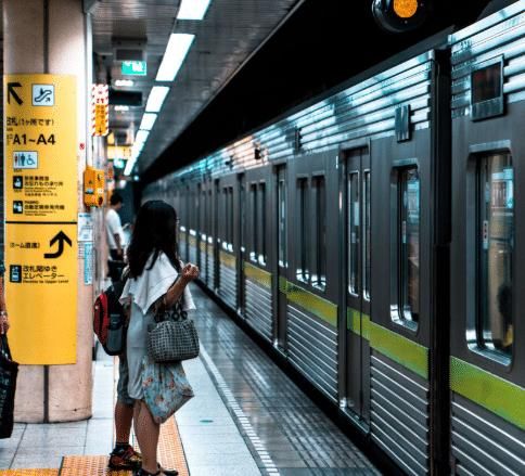 英国是怎么评价各国地铁的?日本地铁安静，中国地铁就两个字