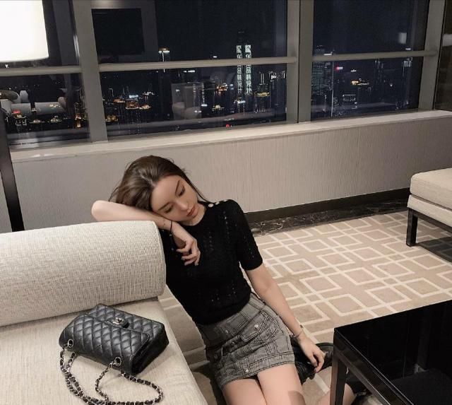  『能体现出女』会穿的女生才有气质，时尚不代表繁琐与昂贵，简单也能穿出高品味