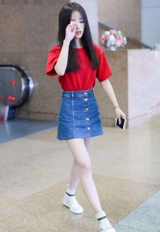 鞠婧祎酷爱短裤，最喜欢的还是安全裤莫属，网友:越来越会撩人了