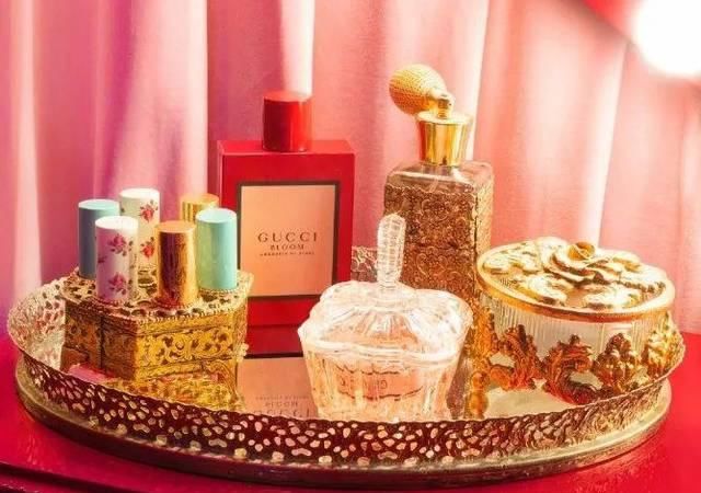  白眼■李佳琦白眼：4000块的爱马仕口红，就这？？？