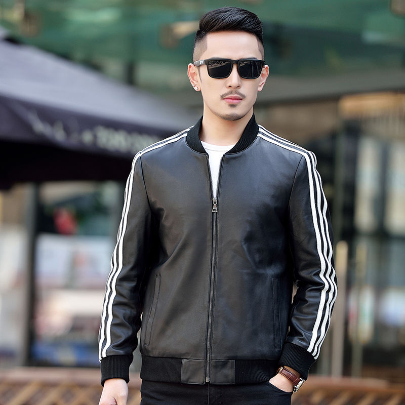 等我发工资了，一定要买这件“皮衣外套”，十件风衣都抵不上它