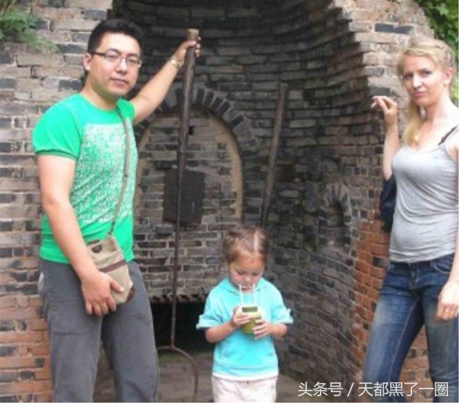 镜头下:中国小伙和乌克兰媳妇的日常，为什么都盯着最后一图?