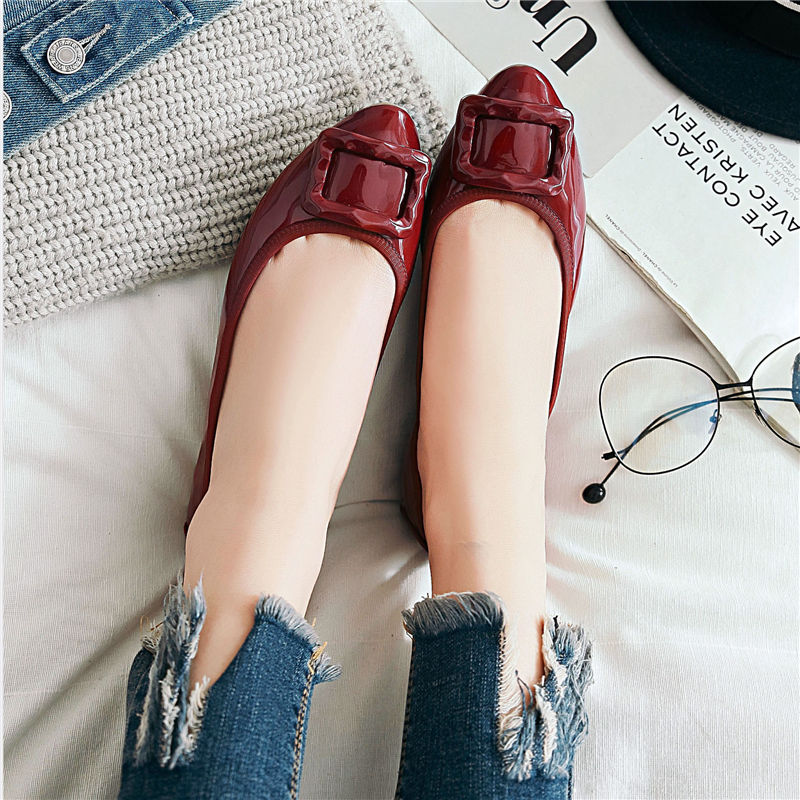 女人过35轻熟年纪，打扮高贵点!试试新款气质女鞋，女人味十足