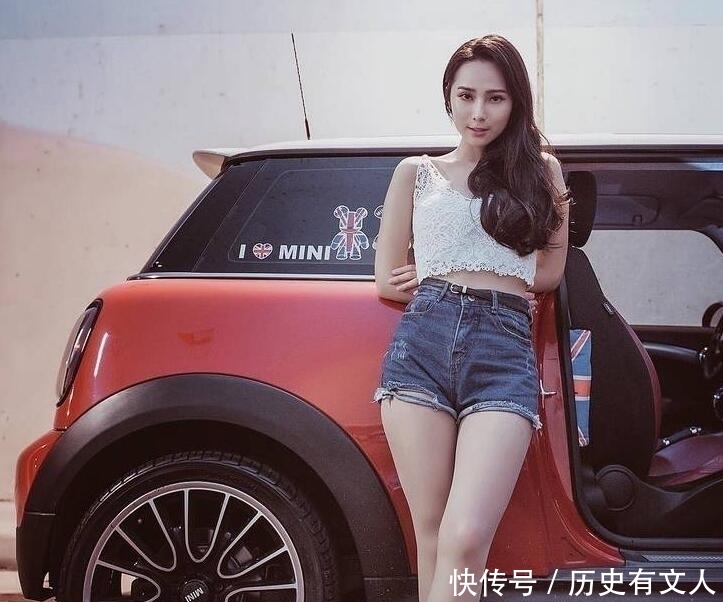 美女■90后时尚美女校花养眼私房写真