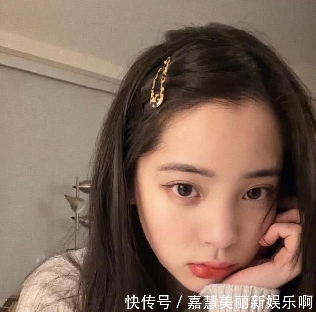 女生@长相干净的女生,一般都会有这4特点,即使五官很一般男生也喜欢