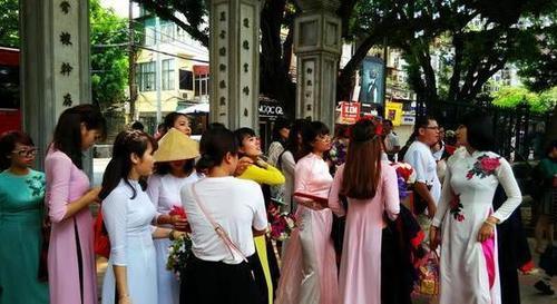 越南女孩到中国旅游，评价：中国哪里都好，只是一点不太能接受