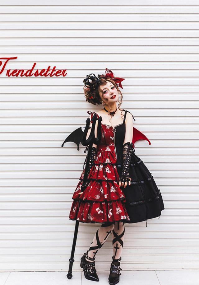 『lo』最近火了一种lo裙,叫“左边少女,右边暗黑”,lo娘穿上美极了