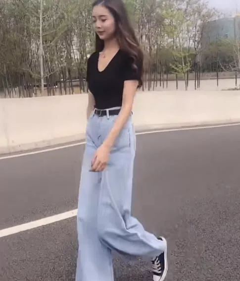 身材■“娃娃脸”女神火了,身材A爆却长了张娃娃脸,好看又时髦!