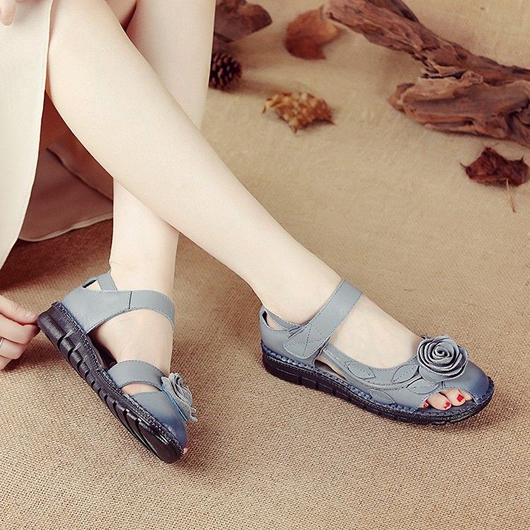 难怪四五十岁女人都不穿高跟鞋，今年流行的妈妈鞋太美了，超舒适