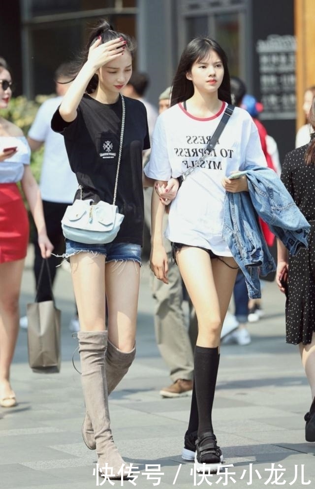  『清爽』街拍：小姐姐妩媚动人淑女风十足，穿白色背心简单清爽