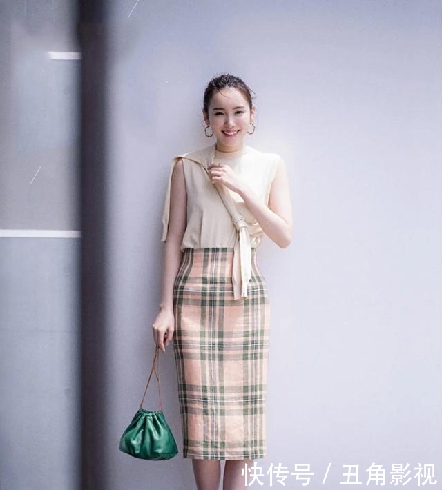  [大格纹]春天格纹裙想C位出道，这些搭配随你挑，答应我，看了就要穿
