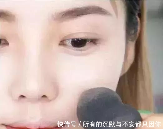  『隐藏』美妆蛋只用来上粉? 那些它隐藏的高技能恐怕是没有几个人知道!