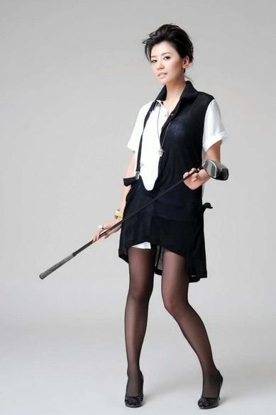 贾静雯现活动,皱纹明显气质优雅,网友:这才是43岁该有的样子