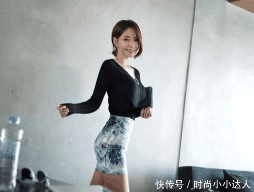 曼妙身材搭配紧身裙秀出好身材