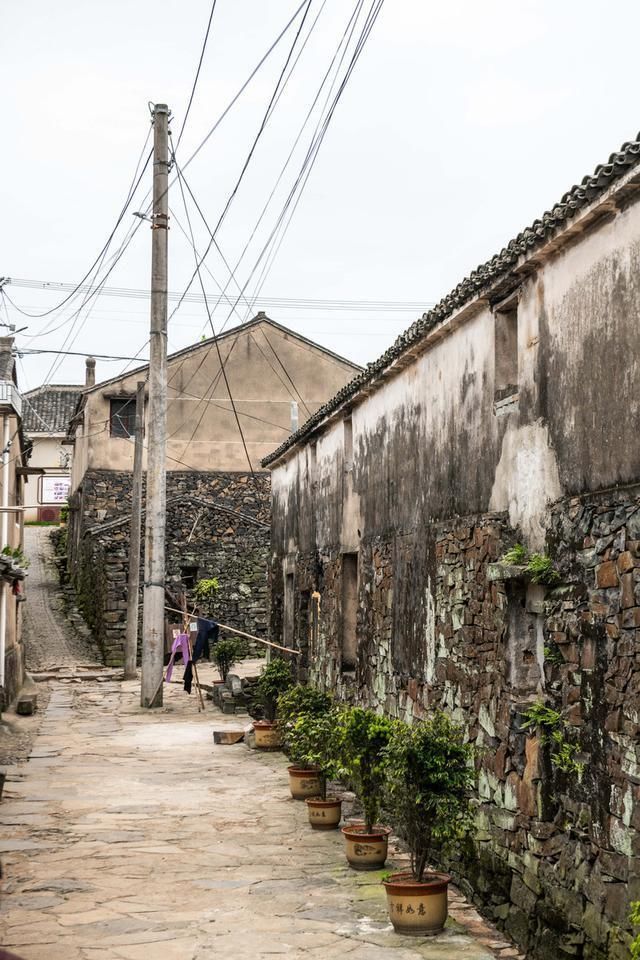 这里才是我国最原生态的村落，房子全由石头建造，网友：回归田园