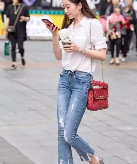  [大方]休闲又不失气质的牛仔裤，简约大方衬托时尚的魅力