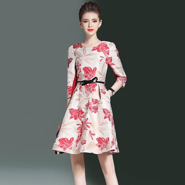 优雅过旗袍，高贵过真丝的“胭脂红”秋裙，一件比一件美丽动人