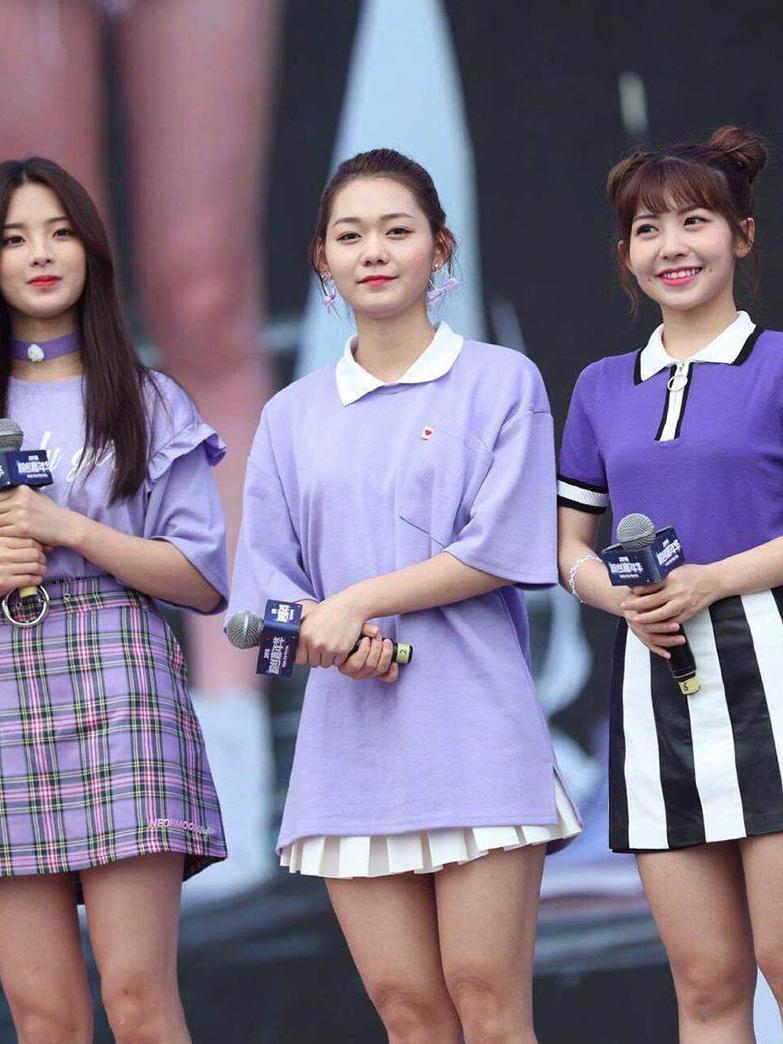 火箭少女7人同台, 穿短裙热裤秀身材, 网友: 青春无敌!