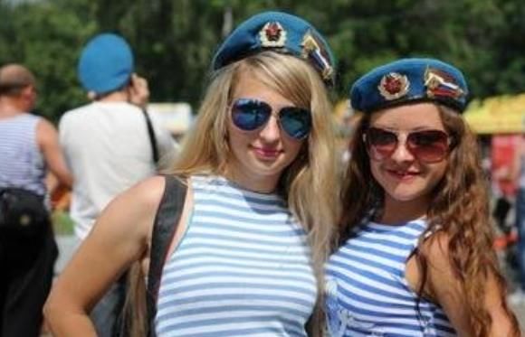 俄罗斯旅游，导游奉劝别和当地美女喝酒！游客不听便“中招”了