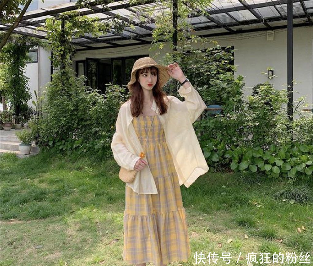 「适合」春季最不挑年龄的穿搭裙子+平底鞋,穿出高级感!
