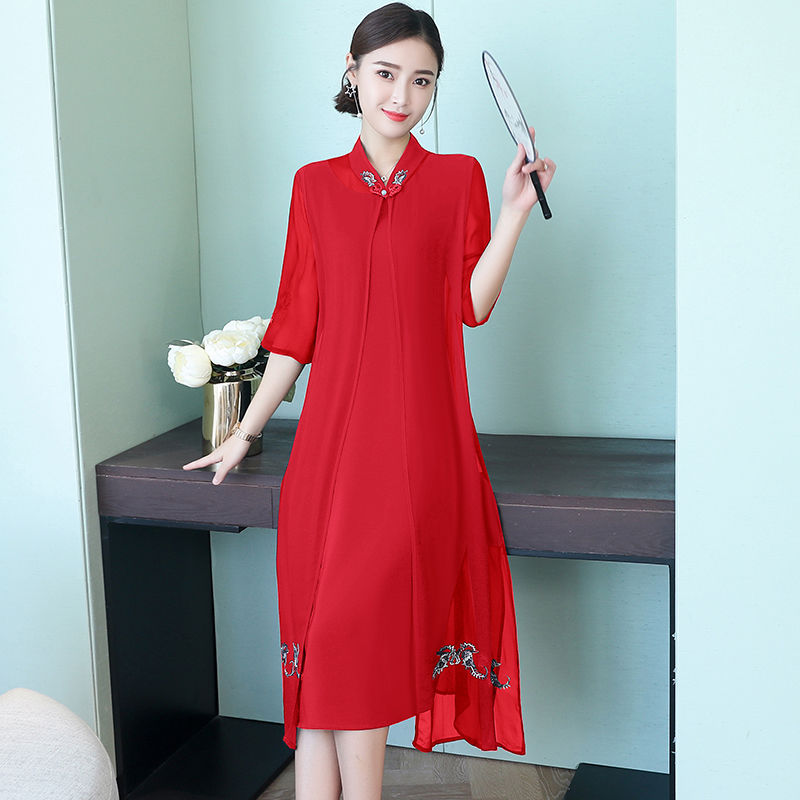 身材好的女人要大胆的穿，新设计“旗袍套装”，比普通旗袍更显瘦