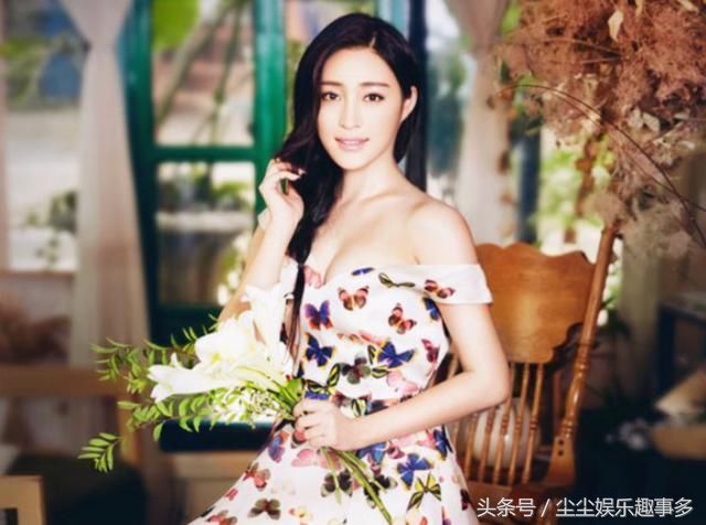 甘婷婷:妩媚妖娆的身姿，非常的迷人!