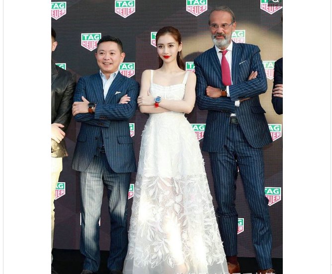 Angelababy穿白色吊带长裙亮相活动，飘逸灵动尽展女神风采