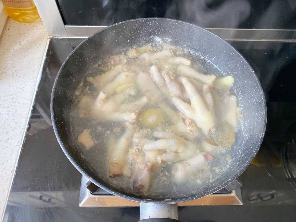  『追剧』网红追剧小零食在家就能做，酸辣开胃又好吃，比泡椒凤爪还好吃