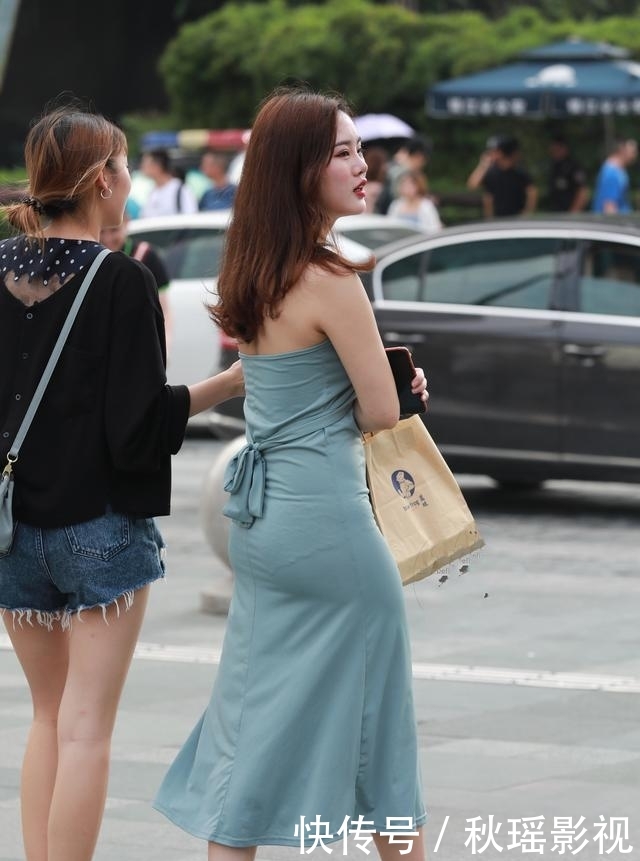 「时尚单品」这个春天,是时候出手了!一件连衣裙穿出性感又高档的样子