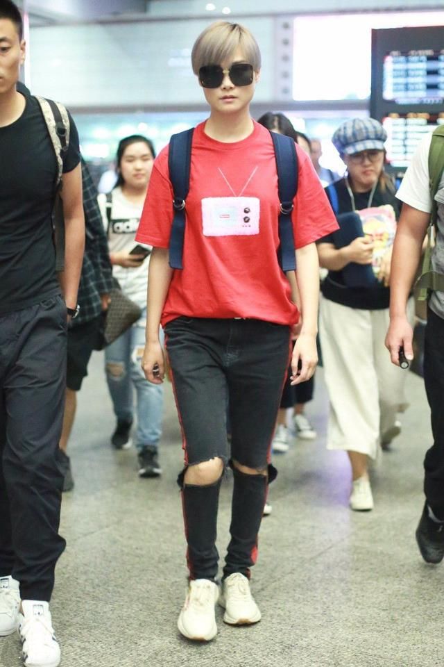 这是李宇春吗？苍白发色，越来越男人了！