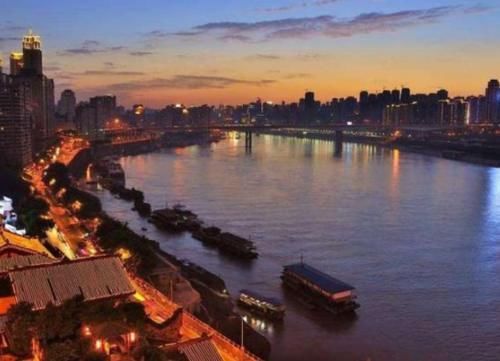  重庆：中国这一座的城市，因面积过大，常常被人误以为是一个省