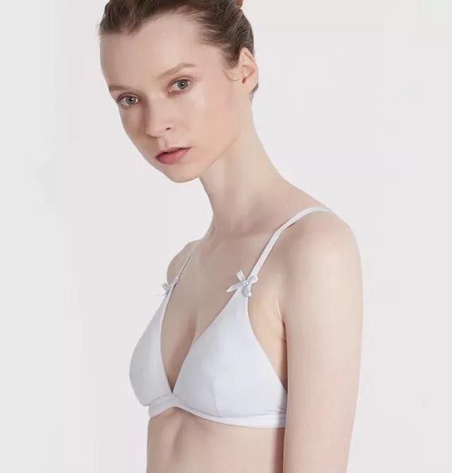 越来越多女明星“真空”出街，内衣真的这么讨厌?
