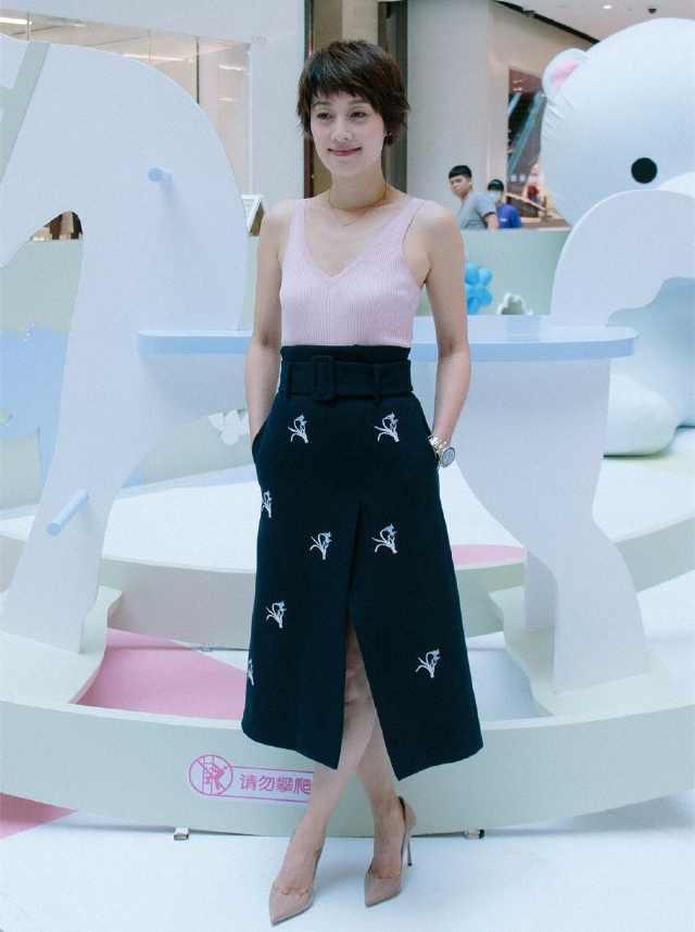 林如心撞衫马伊琍的白裙子, 网友: 自信过头了, 输得真彻底