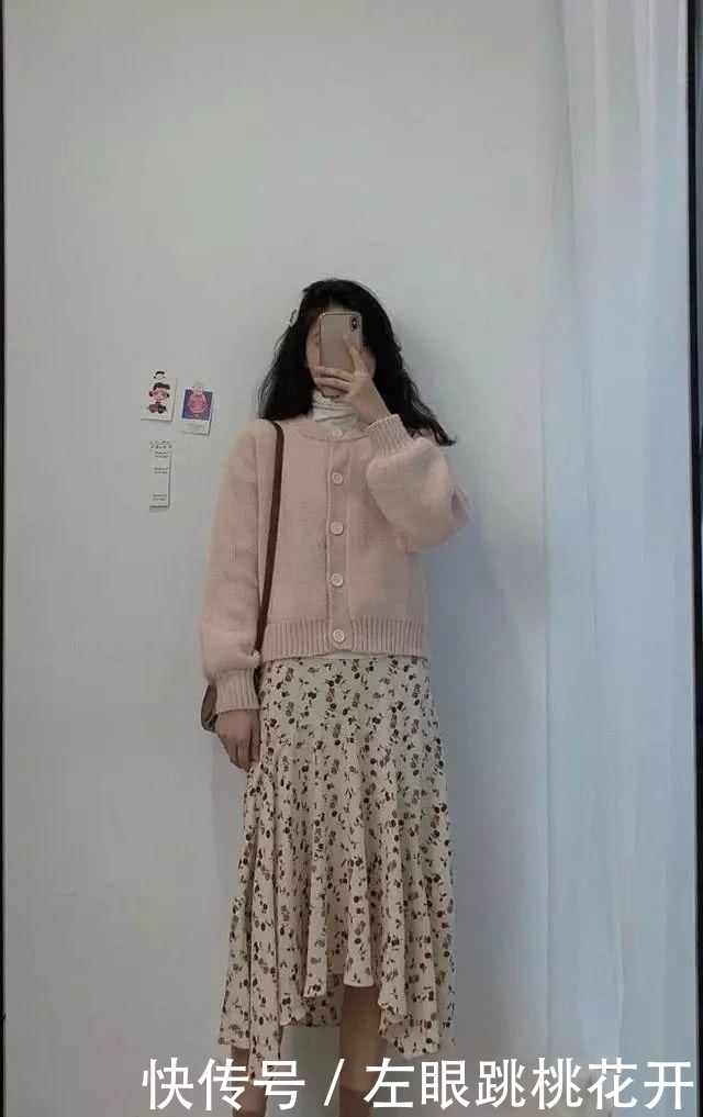  学院@春季怎能少了应景的碎花裙：搭西装御姐范，穿针织衫温柔学院风