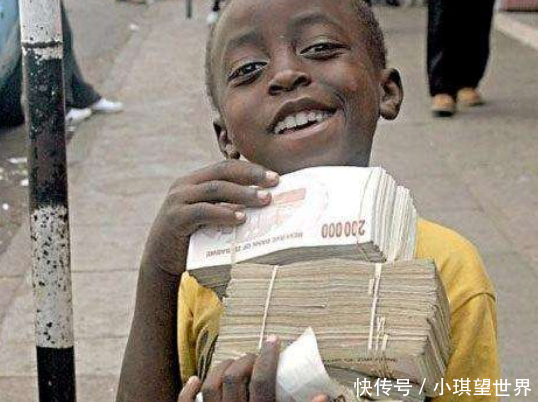 世界上钱最多的两个国家:一个把钱当纸卖,另一个豪车满地跑