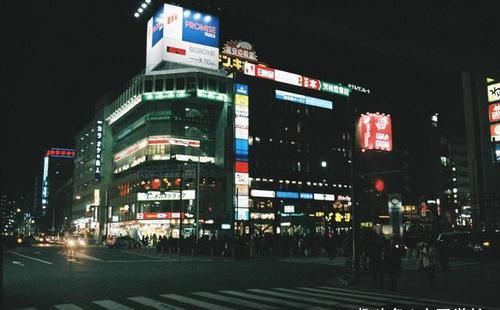  国家：日本这个拥有1万个火车站的国家，纵横交错，一不小心就会