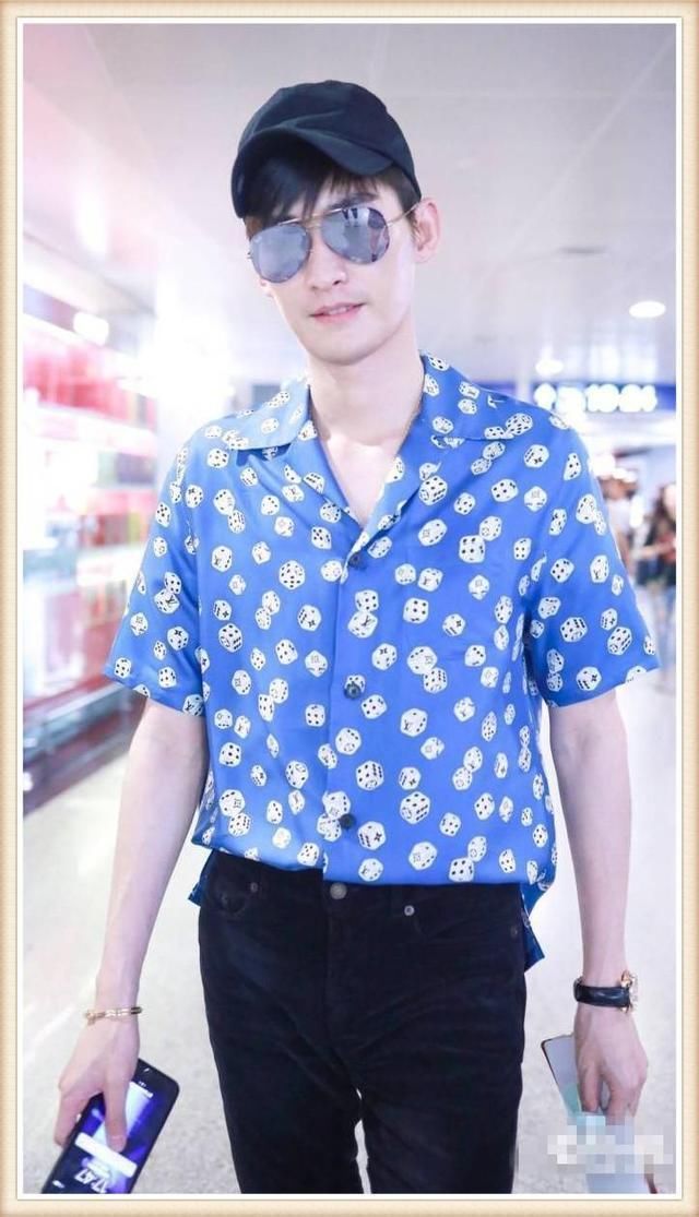没陈伟霆少年感真别穿印花衬衫，像张翰一样穿成油腻大叔就尴尬了