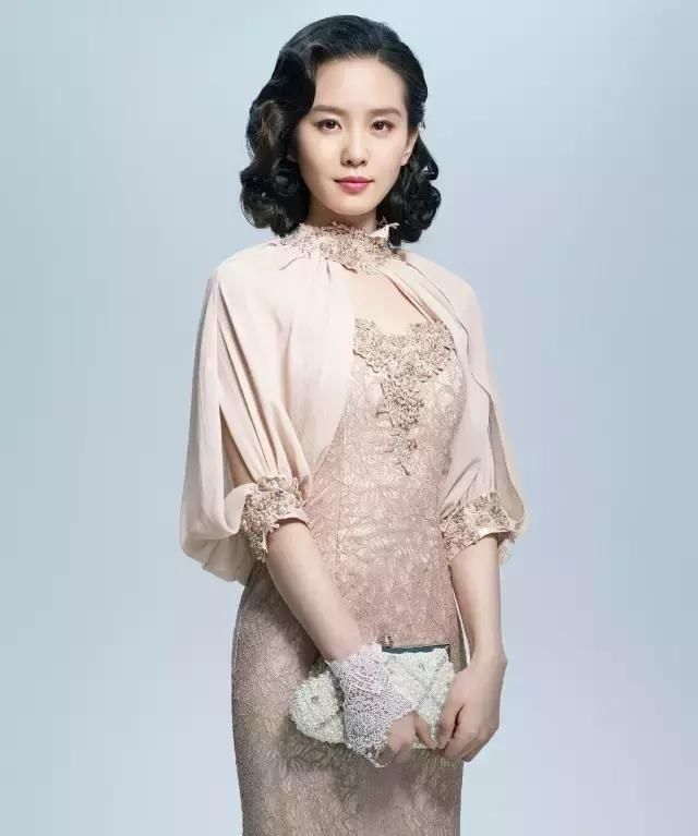 杨颖和刘诗诗同穿旗袍，网友：旗袍还可以这么穿？