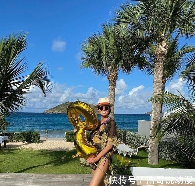 『了穿』邓文迪又去潇洒了穿红色土味毛衣都这么有少女感