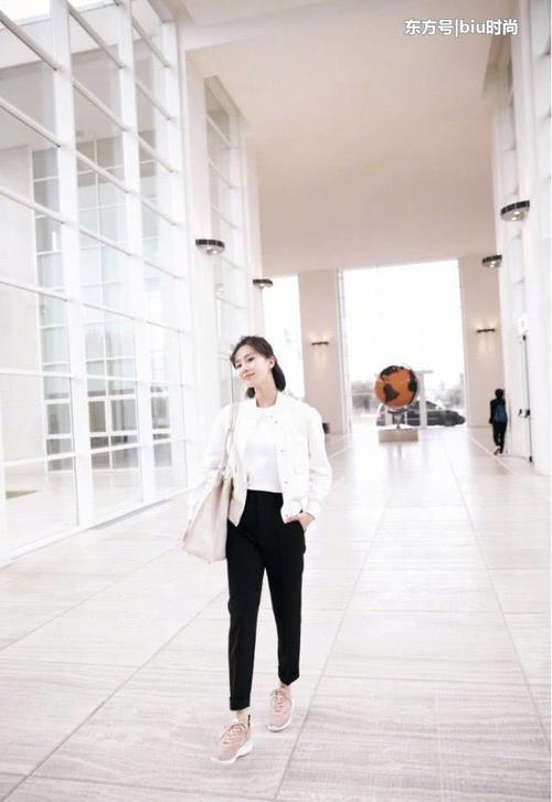 刘诗诗穿得一身好品味，难怪四爷吴奇隆都被她迷住了！