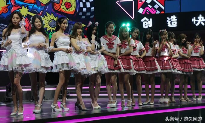 40度高温天气还去逛CJ展会的 除了游戏周边之外还有一排排美女