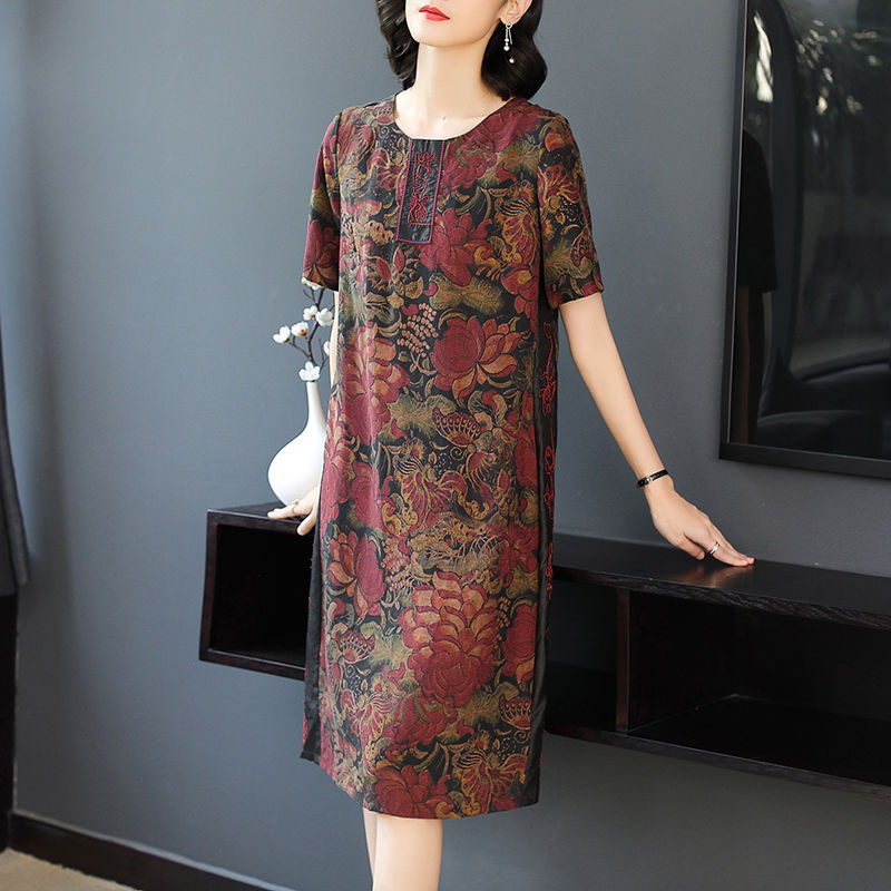 立秋到了，瞧瞧刚刚上新的连衣裙，独特迷人，上身白嫩漂亮飞起来