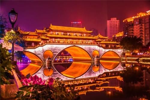 上海外滩和成都九眼桥的夜景,哪一个更吸引人?哪一个更有魅力?