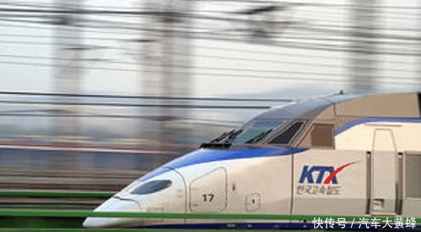 “砰! ”韩国高铁才发车5分钟, 就翻倒在了鹅卵石上!