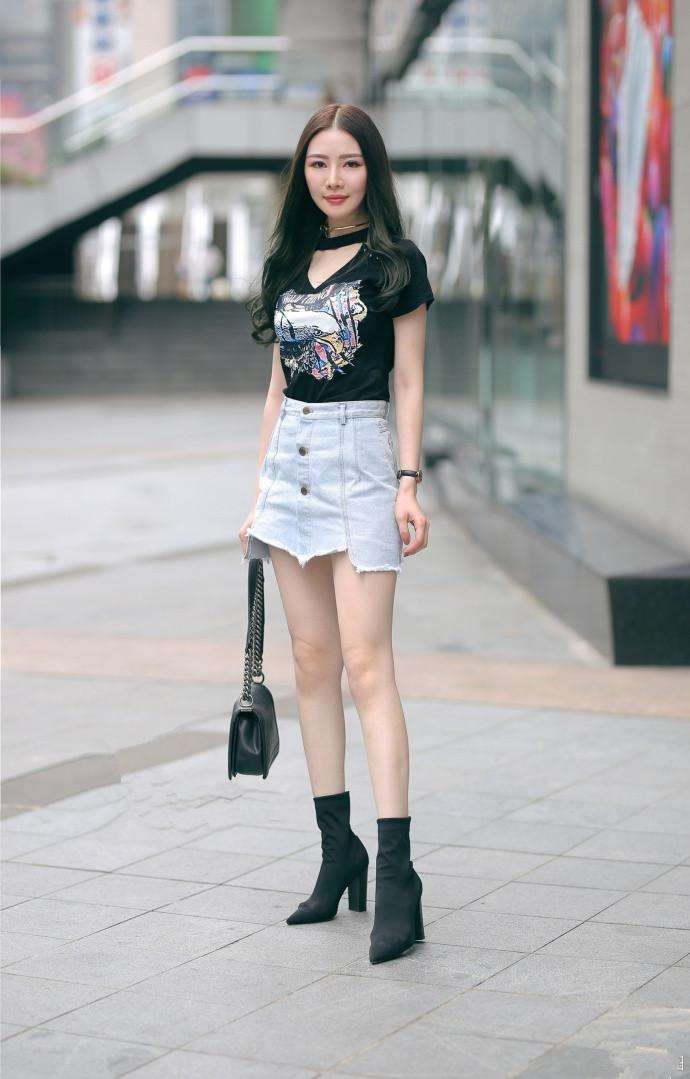 素人街拍: 图一清纯学生范, 图二温柔女人范 图五是直男心中的女