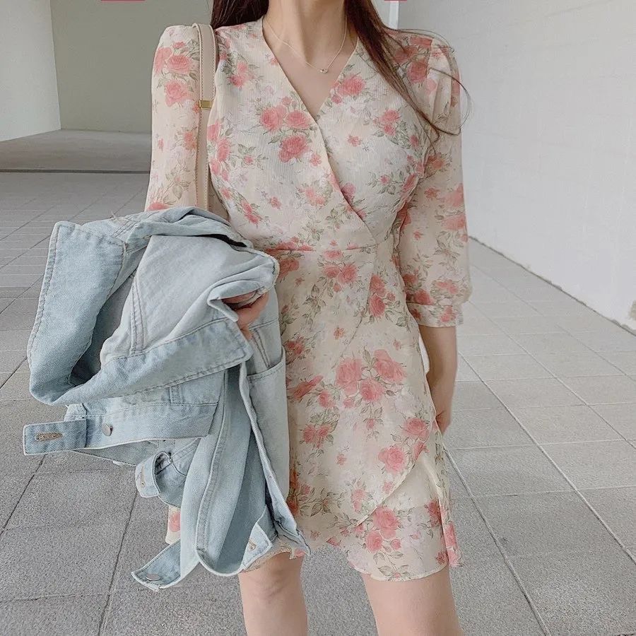  「色打底衫」穿碎花裙像村姑？这样挑啊！