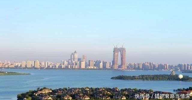 中国最有魅力的两个湖泊，同是5A级免费景点，一个自然一个现代